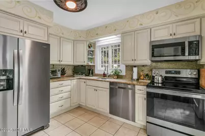 85 Valley Avenue, Highlands, NJ 07732 - Photo 17