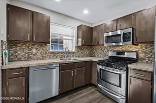 186 Tulip Ln, Freehold, NJ 07728 - Photo 13