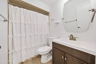 186 Tulip Ln, Freehold, NJ 07728 - Photo 19