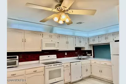 203 Covered Bridge Boulevard #C, Manalapan Township, NJ 07726 - Photo 5