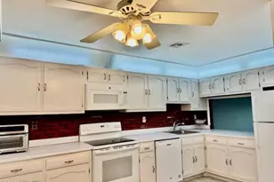 203 Covered Bridge Blvd, Manalapan Township, NJ 07726 - Photo 5