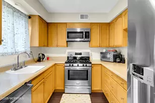 181 Clubhouse Dr, Middletown, NJ 07748 - Photo 9