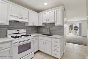 21 Washington St, Red Bank, NJ 07701 - Photo 15