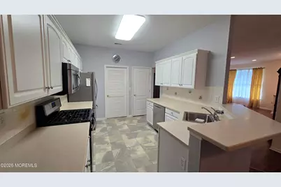 16 Golden Willows Avenue, Lakewood, NJ 08701 - Photo 5