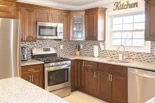 7 Whitehall Way, Manalapan Township, NJ 07726 - Photo 3