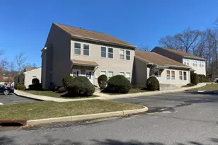 405 Bridge Plaza Dr, Manalapan Township, NJ 07726 - Photo 1