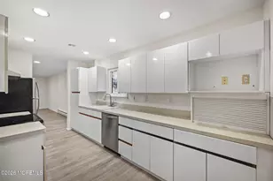 143 Cross Slope Ct, Manalapan Township, NJ 07726 - Photo 5