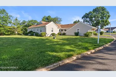 82 Parkway Drive #B, Freehold, NJ 07728 - Photo 3