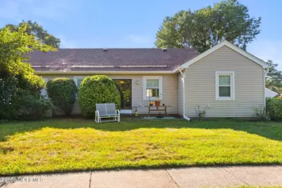 82 Parkway Drive #B, Freehold, NJ 07728 - Photo 5