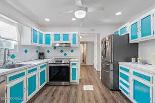 82 Parkway Dr, Freehold, NJ 07728 - Photo 15