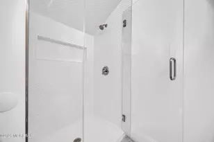 8 Saxon Ct, Freehold, NJ 07728 - Photo 35