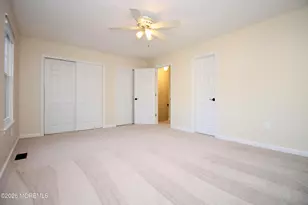 52 Claridge Ct, Freehold, NJ 07728 - Photo 25