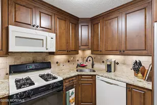 8-2 Seattle Ct, Freehold, NJ 07728 - Photo 13