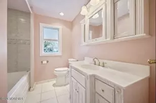 124 Sherwood Dr, Freehold, NJ 07728 - Photo 17