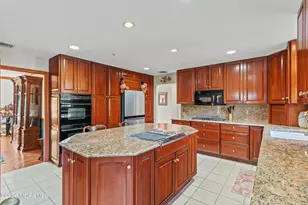 305 Woodview Ct, Toms River Township, NJ 08755 - Photo 17