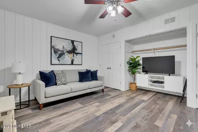 23 E Manor Sq Square, Highlands, NJ 07732 - Photo 17