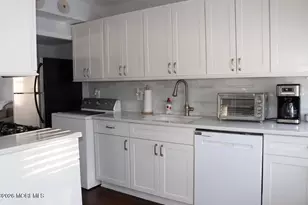 40 Belshaw Ave, Shrewsbury, NJ 07724 - Photo 3