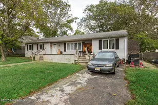 319 Wisteria Dr, Brick, NJ 08723 - Photo 3