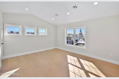 715 Stuyvesant Avenue, Lyndhurst Township, NJ 07071 - Photo 25