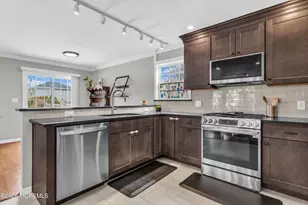 15 Bond St, Freehold, NJ 07728 - Photo 9