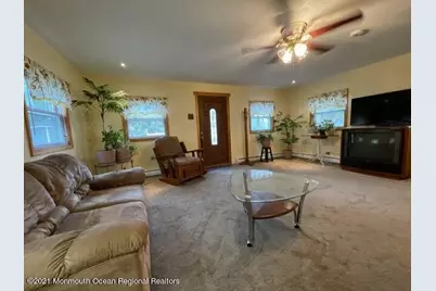 39 Lincoln Court, Keansburg, NJ 07734 - Photo 3