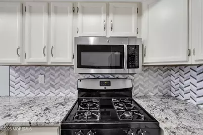 37 Queens Way, Englishtown, NJ 07726 - Photo 9