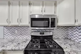 37 Queens Way, Englishtown, NJ 07726 - Photo 9