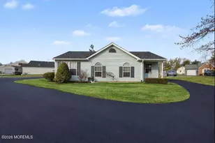 32 Carnaby Close, Freehold, NJ 07728 - Photo 3