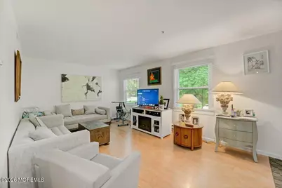139 Wein Market #F, Freehold, NJ 07728 - Photo 5
