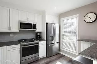 27 Beaumont Ct, Tinton Falls, NJ 07724 - Photo 9