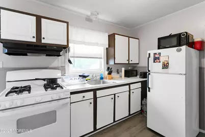 289 Port Monmouth Road, North Middletown, NJ 07748 - Photo 33