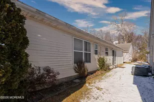 95 Farnworth Close, Freehold, NJ 07728 - Photo 15