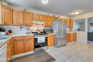 95 Farnworth Close, Freehold, NJ 07728 - Photo 7
