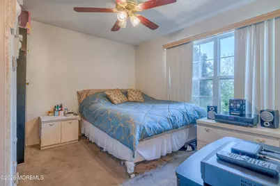 95 Farnworth Close, Freehold, NJ 07728 - Photo 11