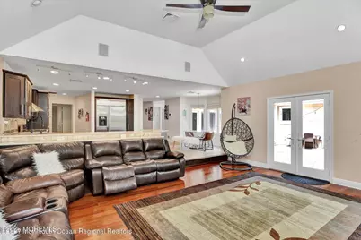 10 Syngle Way, Morganville, NJ 07751 - Photo 7