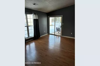 43 Jaffreyton Close, Freehold, NJ 07728 - Photo 5