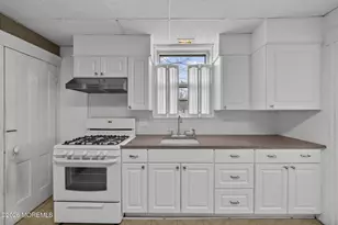 43 Main St, Englishtown, NJ 07726 - Photo 9