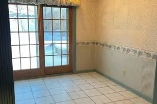 28 Fayette Ln, Aberdeen Township, NJ 07747 - Photo 5