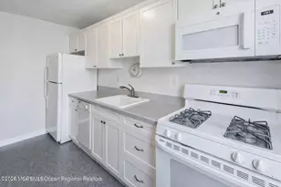 142 South St, Red Bank, NJ 07701 - Photo 11