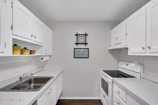 303A W Malvern Ct, Lakewood, NJ 08701 - Photo 9