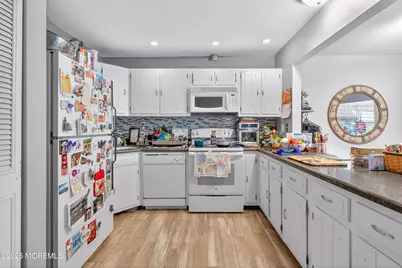 80 Manchester Court, Red Bank, NJ 07701 - Photo 11