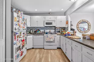 80 Manchester Ct, Red Bank, NJ 07701 - Photo 11