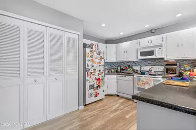 80 Manchester Court, Red Bank, NJ 07701 - Photo 11