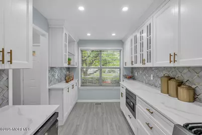 28 Hawthorn Drive, Edison, NJ 08820 - Photo 11