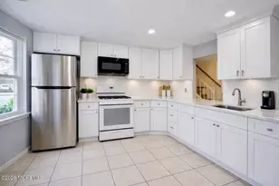 28 Morgan Pl, East Brunswick Township, NJ 08816 - Photo 3