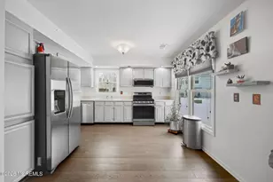 107 Lloyd Ct, East Brunswick Township, NJ 08816 - Photo 5