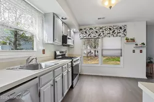 107 Lloyd Ct, East Brunswick Township, NJ 08816 - Photo 5