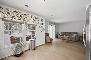 107 Lloyd Ct, East Brunswick Township, NJ 08816 - Photo 7