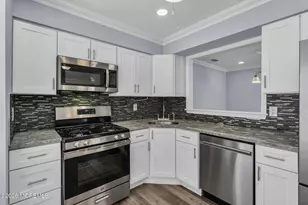 401 Hampton Ct, Manalapan Township, NJ 07726 - Photo 7