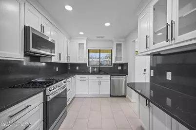 26 Front Court, Old Bridge Township, NJ 08857 - Photo 11